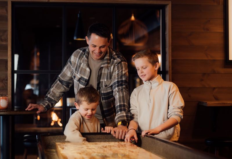 Shuffleboard Familie Kirks Bar & Lounge Stemning Even Lundefaret