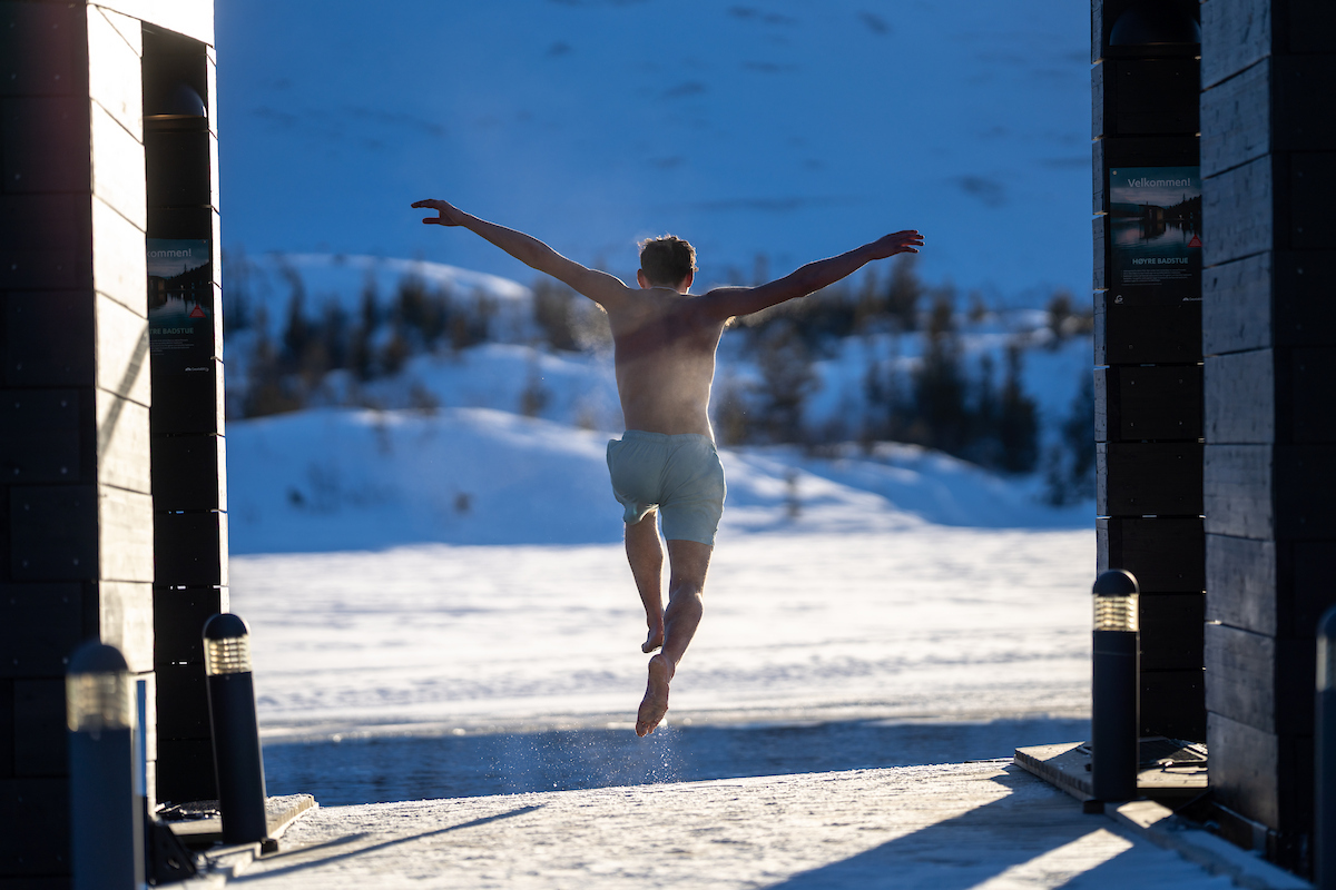 Flytende badstue isbad vinter Yngve Ask